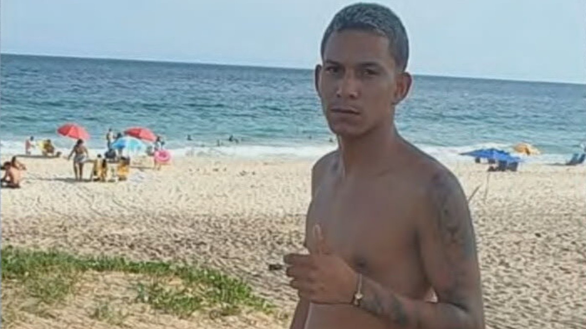 Jovem é morto a tiros enquanto andava de moto em Senador Camará