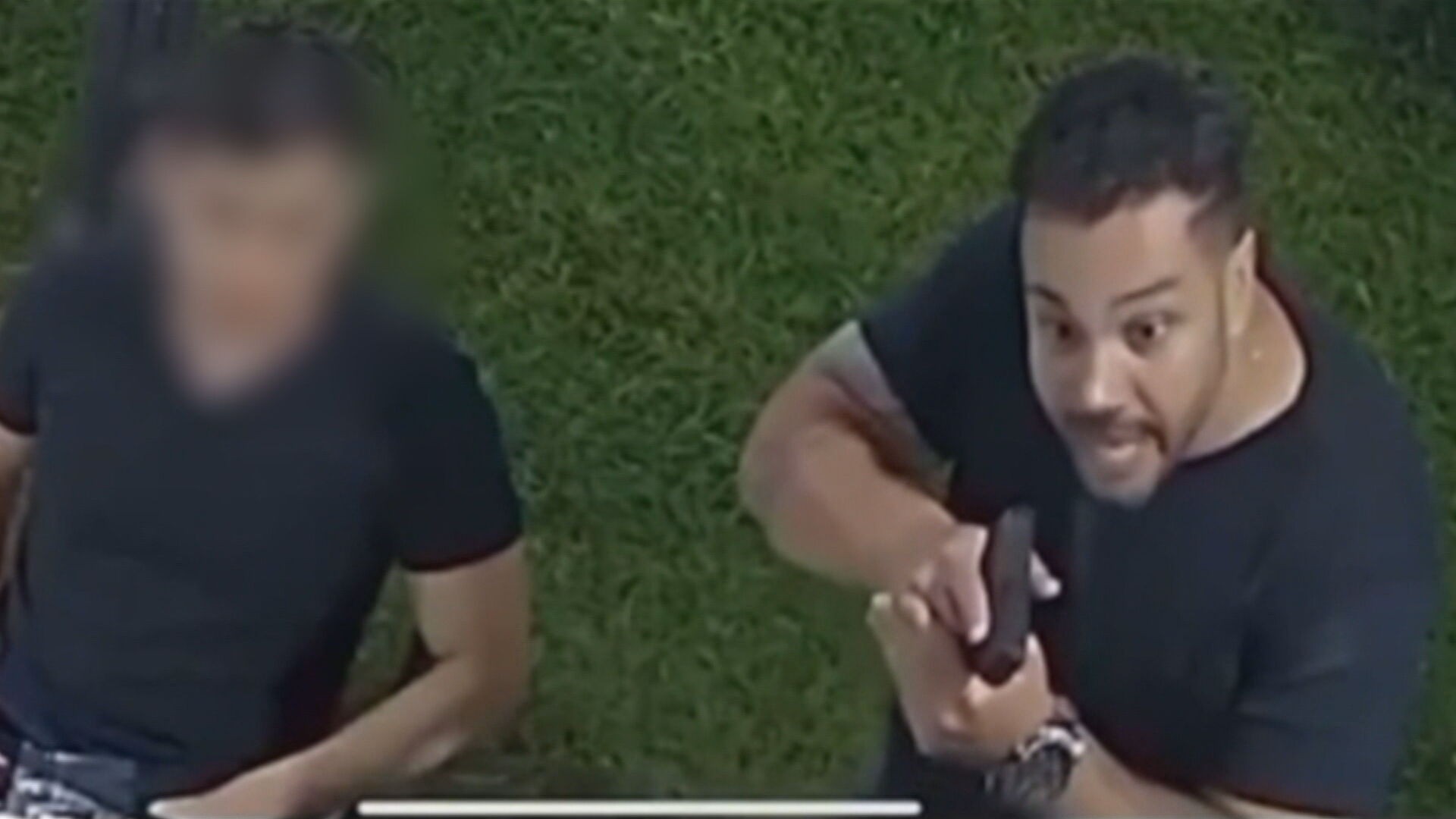 Agente da PF é denunciado por homofobia após usar arma para intimidar clientes em bar no DF; veja VÍDEO