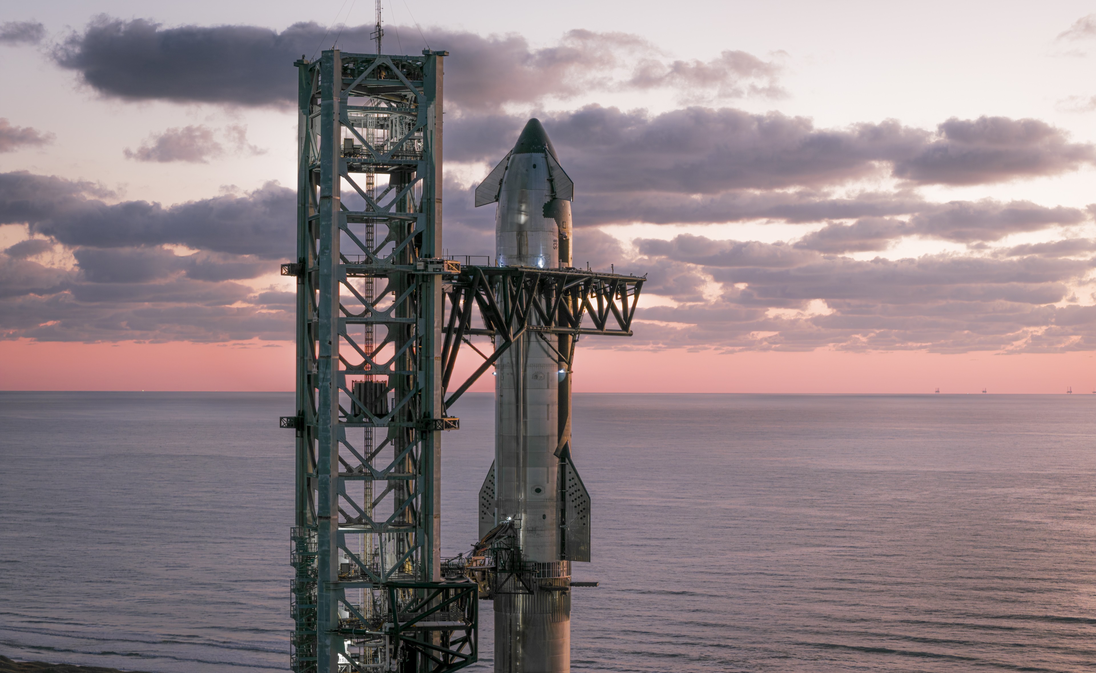 SpaceX lança Starship, maior nave do mundo, pela 11ª vez; foguete e cápsula pousam com sucesso no oceano 