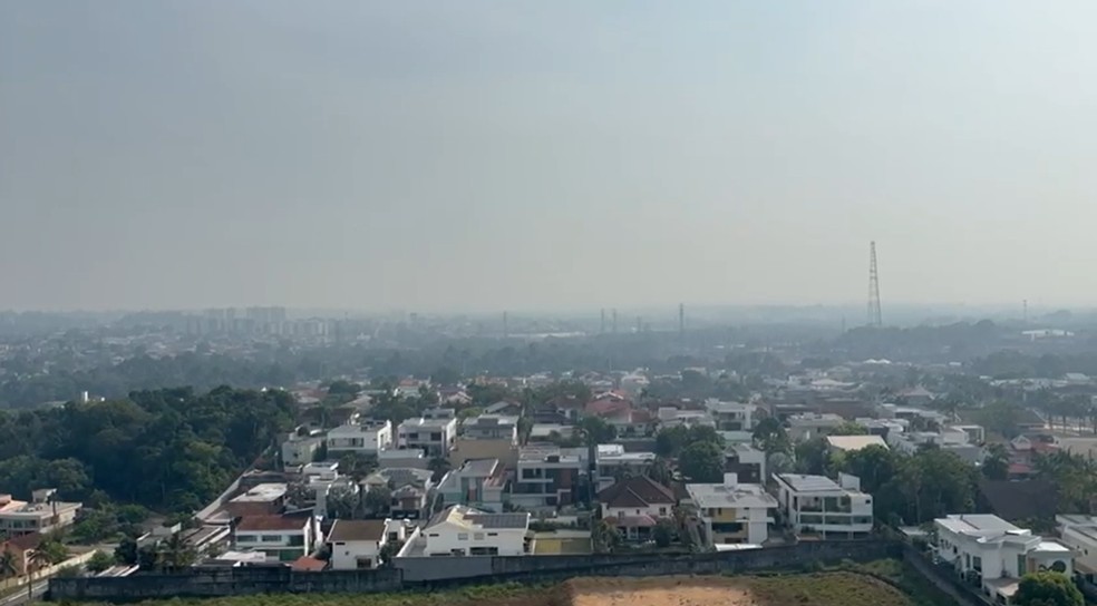 Manaus volta amanhecer com céu encoberto de fumaça e qualidade do ar é péssima — Foto: Reprodução