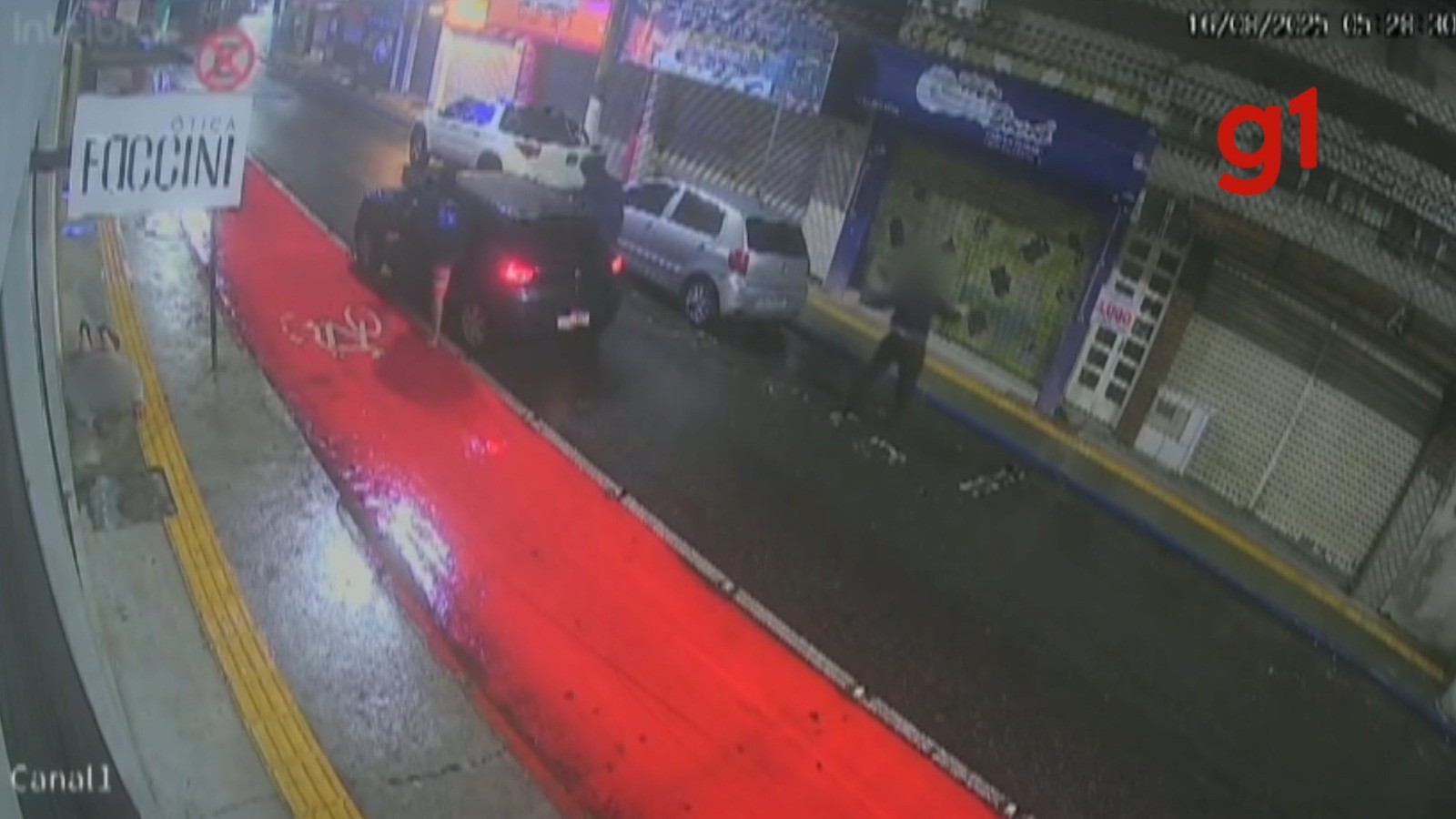 VÍDEO: Seis criminosos rendem motorista e passageiro e roubam carro em Caraguatatuba