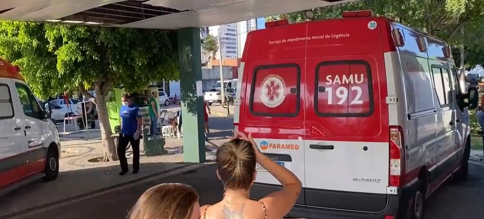 Torcedores foram socorridos para o Hospital Tarcísio Maia — Foto: Blog Passando na Hora/Reprodução/Cedido