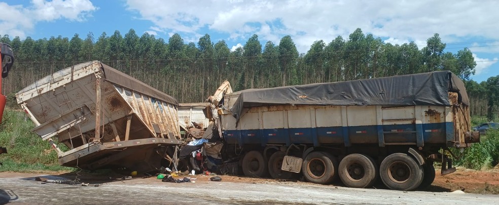 Cinco pessoas ficaram gravemente feridas em um acidente na BR-163, em Rondonópolis (MT) — Foto: Jeyson Nascimento