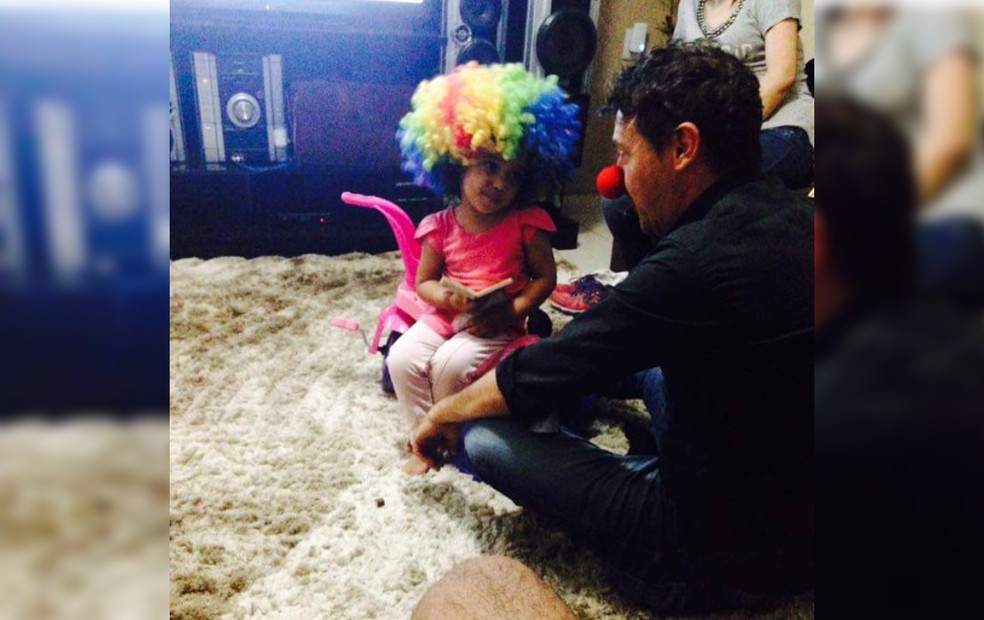 Lara sempre acompanhou o avô palhaço nos eventos filantrópicos em Jaú (SP) — Foto: Arquivo pessoal