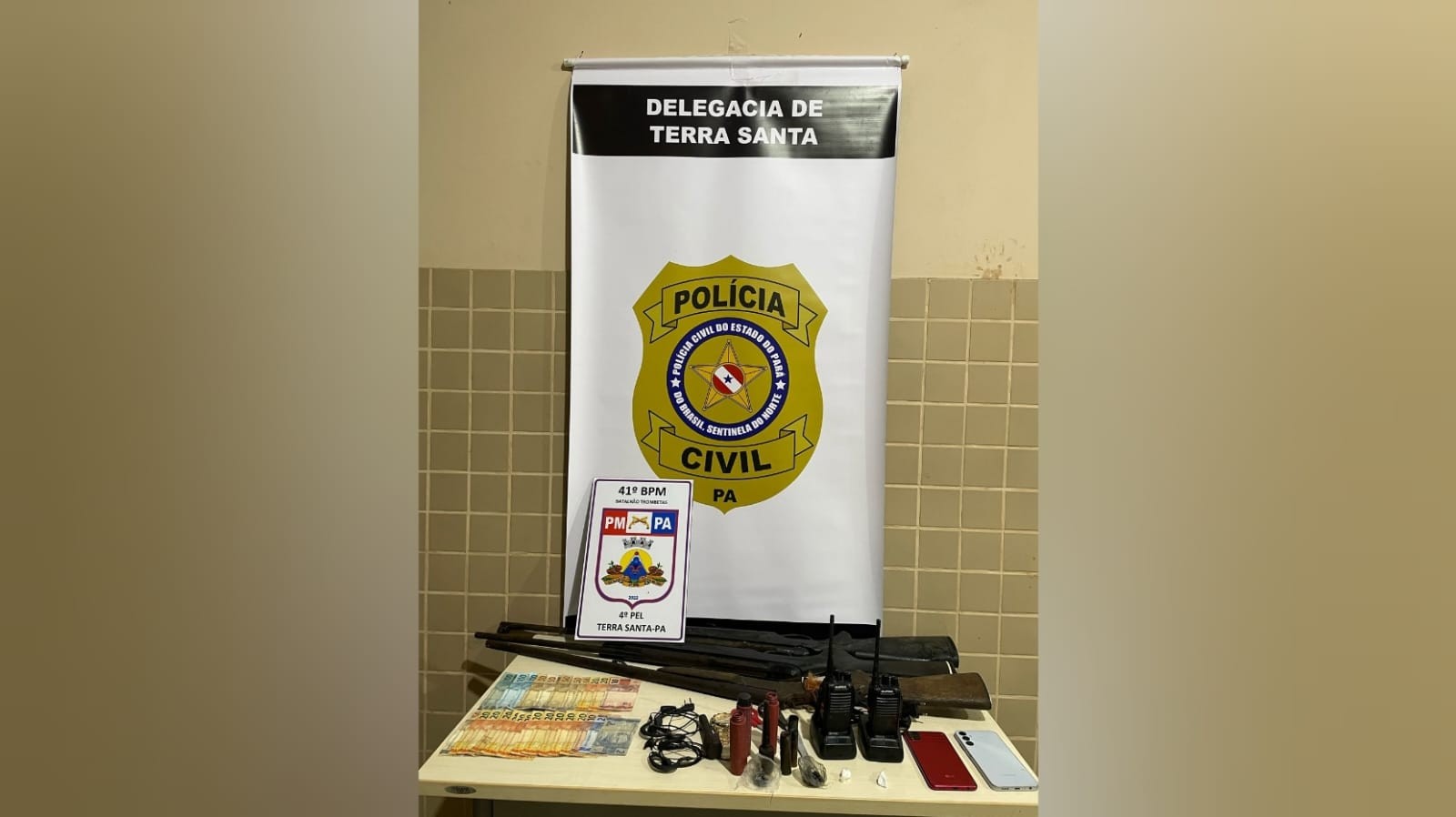 Faccionado do Comando Vermelho se joga no rio e foge durante operação policial em Terra Santa