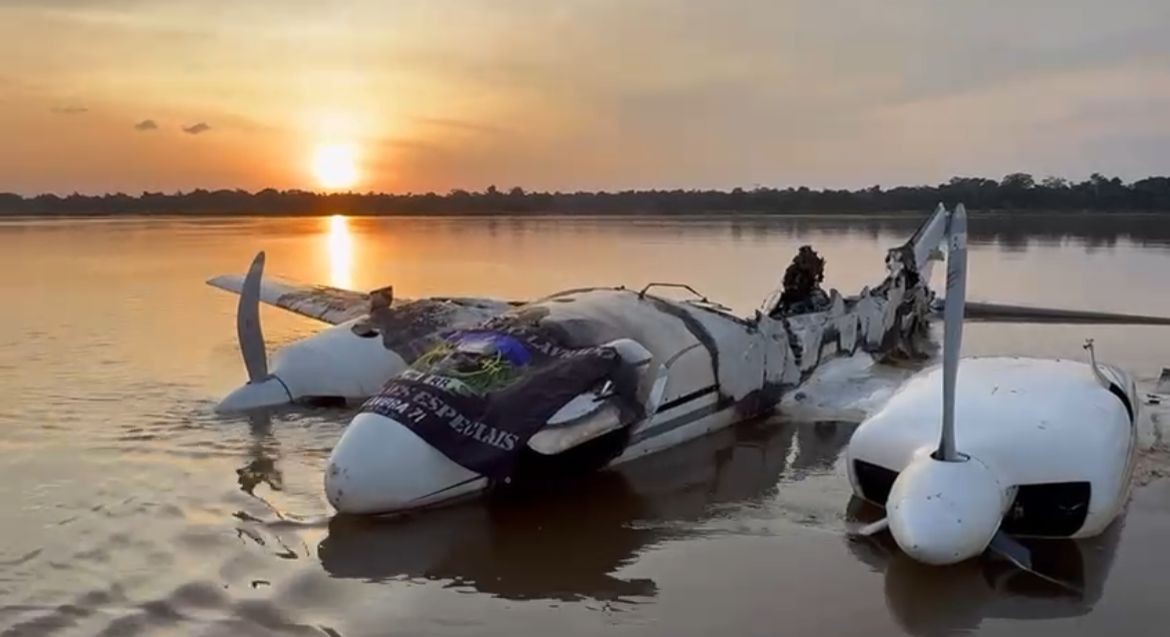 Avião de pequeno porte é encontrado destruído às margens de rio no Sul de Roraima