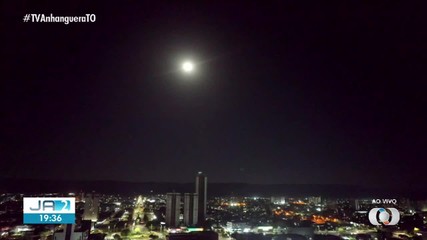 Eclipse lunar segue pela madrugada desta sexta-feira e pode ser visto a olho nu