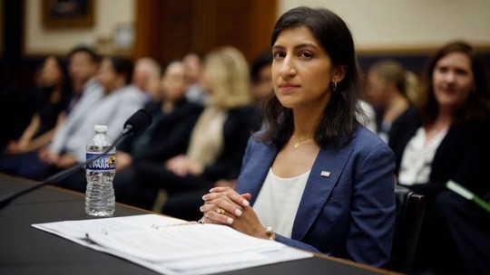 A jovem advogada filha de imigrantes que desafia o poder de Jeff Bezos