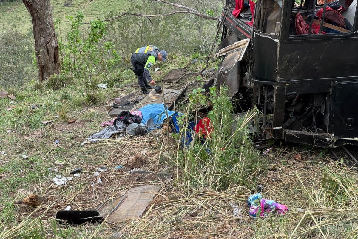 Prefeitura de Itumirim decreta luto após acidente com ônibus que matou romeiros em SP