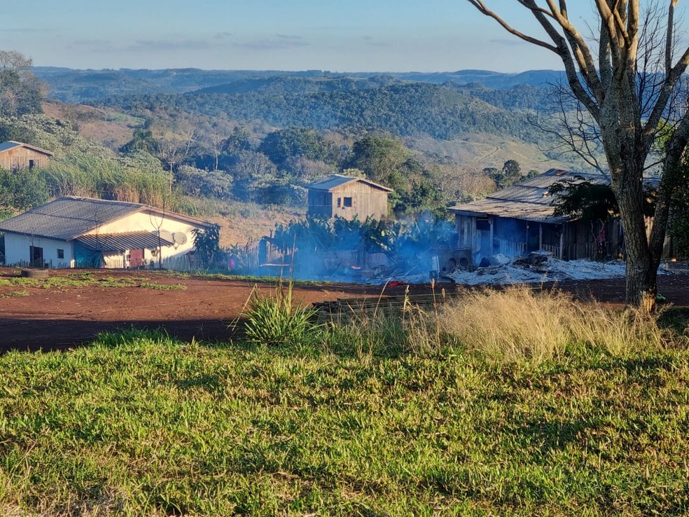 Policiais passaram o dia na aldeia Condá para evitar novos conflitos — Foto: Gabriel Guimarães/ NSC TV