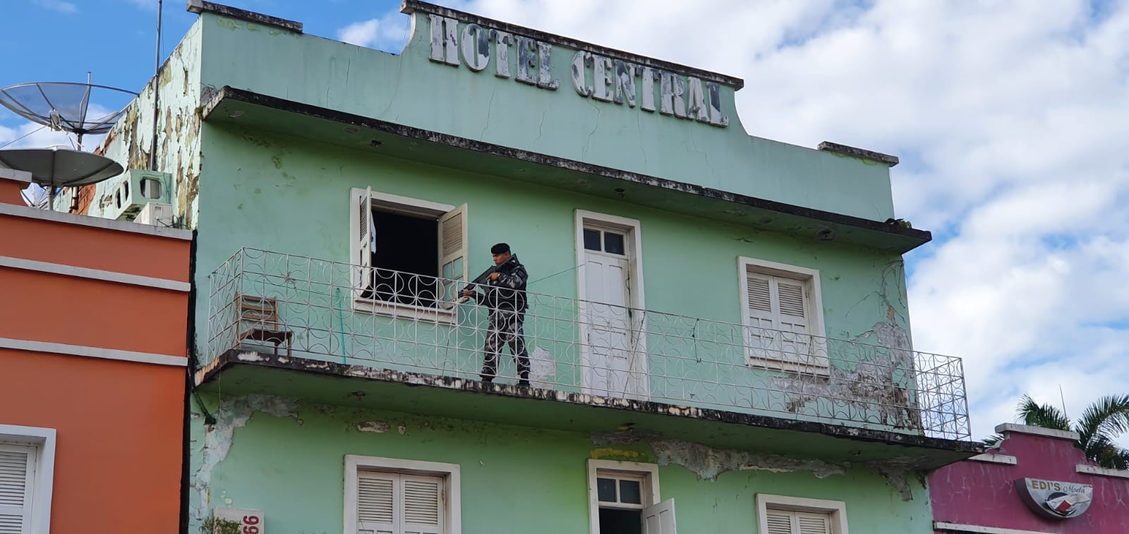 Homem que manteve mulher refém em hotel é condenado três anos após crime em Rio Branco