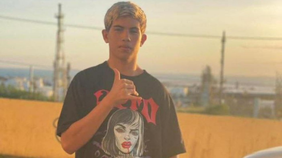 Adolescente foi 'interrogado' por criminosos antes de ser assassinado a tiros em Fortaleza — Foto: TV Verdes Mares/Reprodução