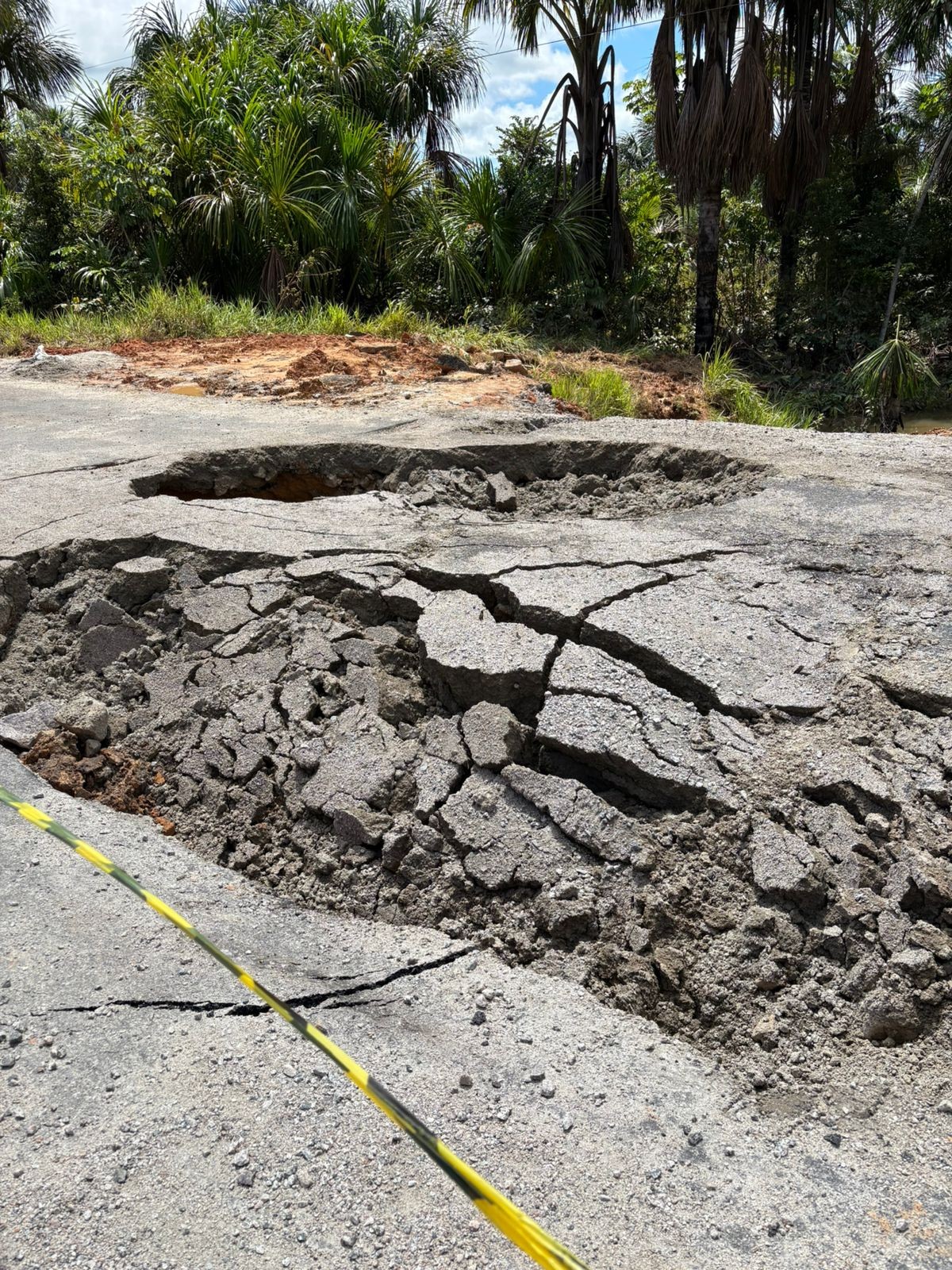 Dnit declara emergência em trecho da BR-364 após erosão e afundamento de pista no Acre