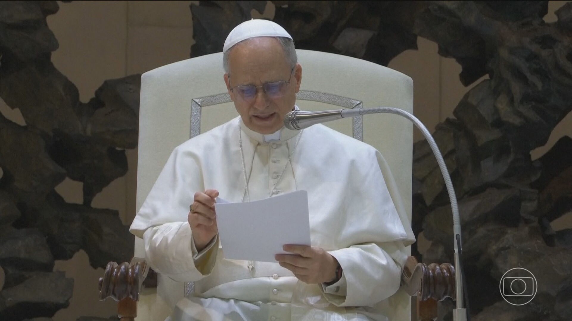 Papa Leão XIV coloca Vaticano à disposição para mediar negociações de paz no mundo