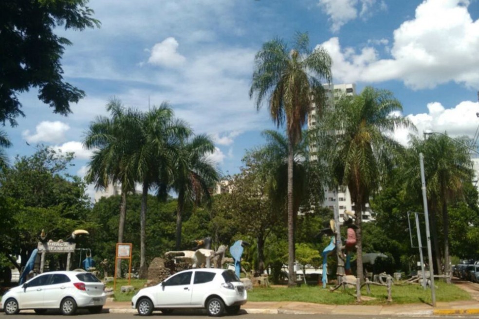 Sol, calor e céu entre nuvens na manhã desta quarta-feira, em Campo Grande — Foto: Marcos Ribeiro/ TV Morena