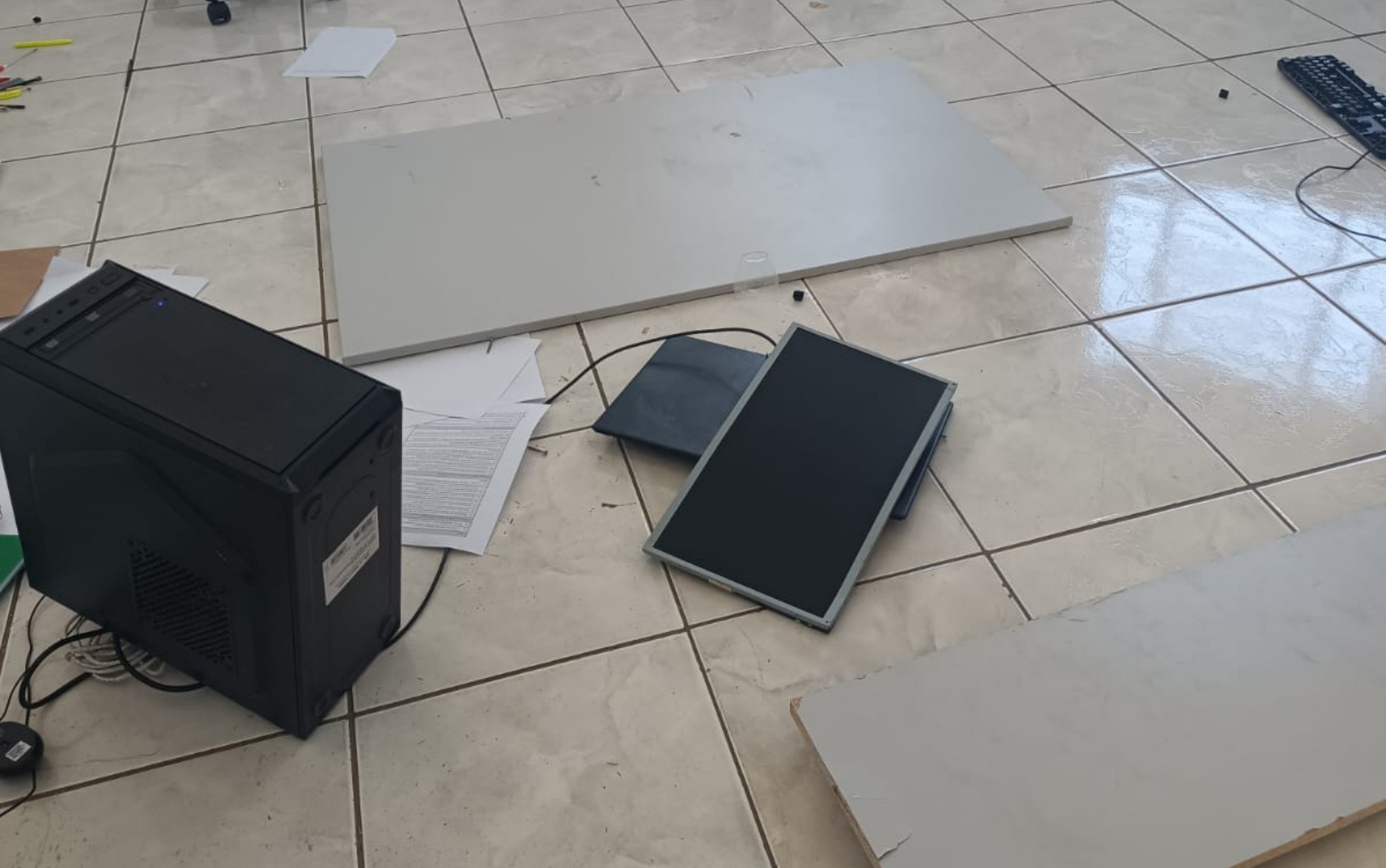 Unidade do CRAS é fechada após homem quebrar objetos e ameaçar funcionárias em Passos, MG