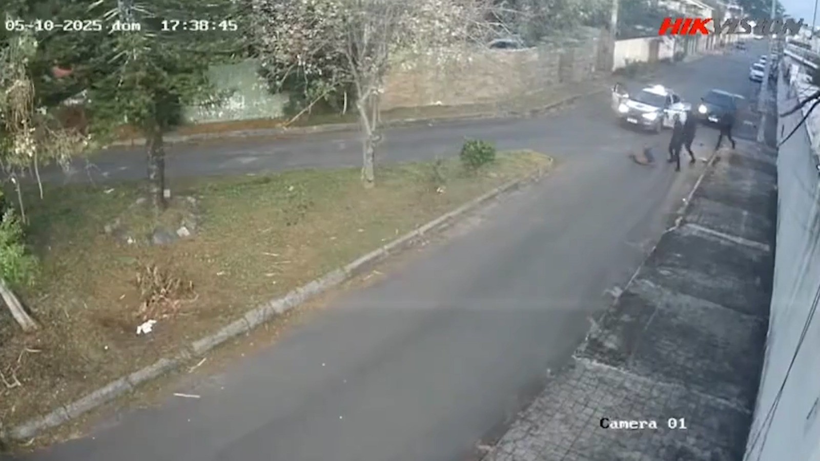 VÍDEO: Homem é agredido com socos e chutes por guardas municipais em Salvador