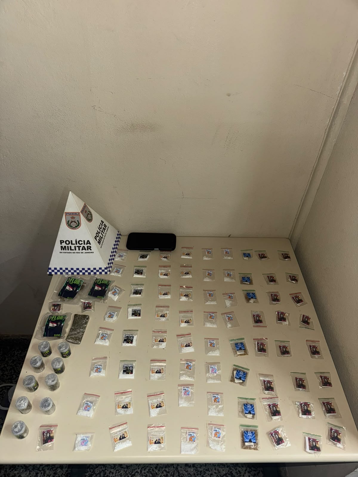 Jovem é preso por suspeita de tráfico de drogas em Paraty 