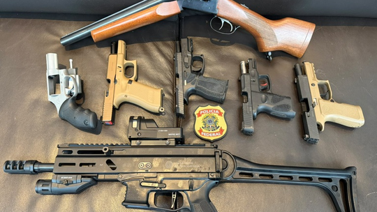 7 armas registradas no nome de Frias são apreendidas
