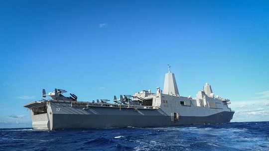 Navios de guerra dos EUA chegam ao sul do Caribe; Venezuela fala em 'campanha terrorista' - Autoridade ouvida pela Reuters afirmou que sete embarcações e um submarino já estão ou devem chegar à região nos próximos dias. Governo venezuelano acionou a ONU.