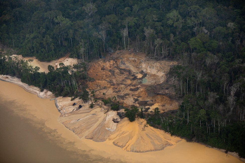 Atividade garimpeira tem provocado a poluição dos rios na Terra Yanomami. — Foto: © Bruno Kelly/HAY/Arquivo
