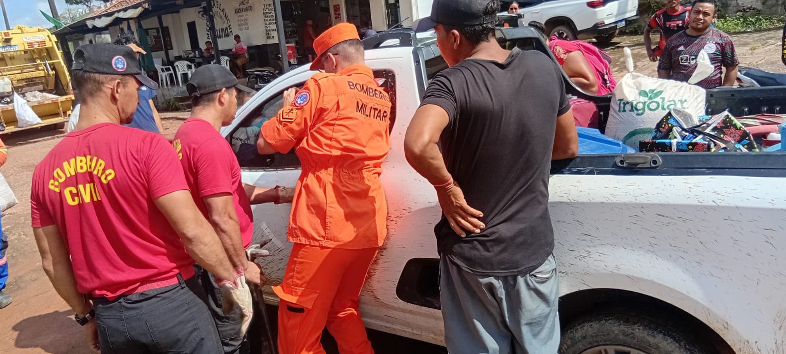 Mulher de 108 anos fica presa dentro de carro e é resgatada pelo Corpo de Bombeiros no interior do Amazonas