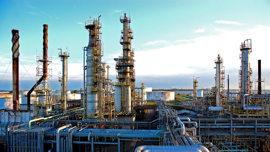 Sem frear o petróleo, plano climático do Brasil faz sentido? - Plano Clima pretende reduzir emissões de gases poluentes – mas não prevê afastamento dos combustíveis fósseis, como petróleo e gás natural.