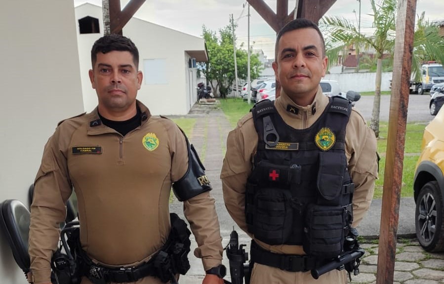 Policiais salvam família surpreendida por 'cabeça d'água' em rio no litoral do Paraná; VÍDEO