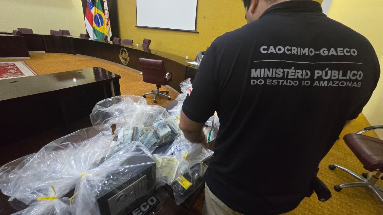 Operação contra agiotagem prende três em Manaus; grupo cobrava juros de até 70% ao mês
