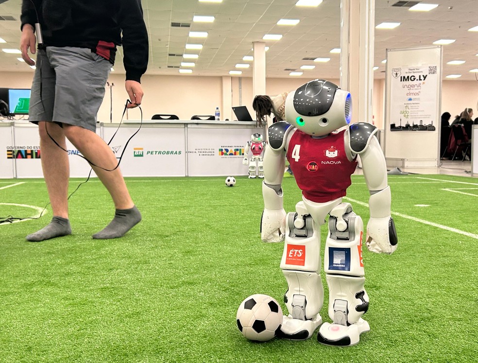Brasil é destaque na categoria "soccer" (futebol) da RoboCup — Foto: Mateus Xavier/g1