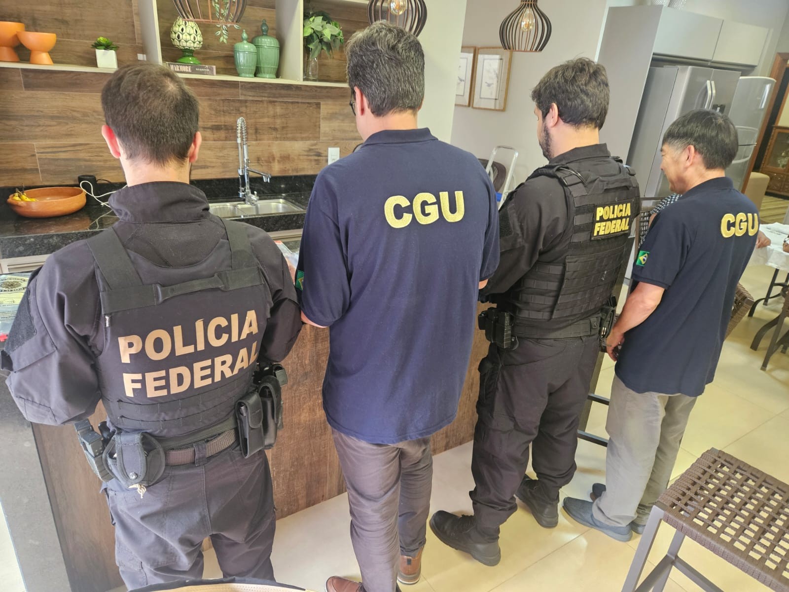 PF cumpre mandados em cidades da PB em operação que investiga fraudes na Saúde de Sergipe