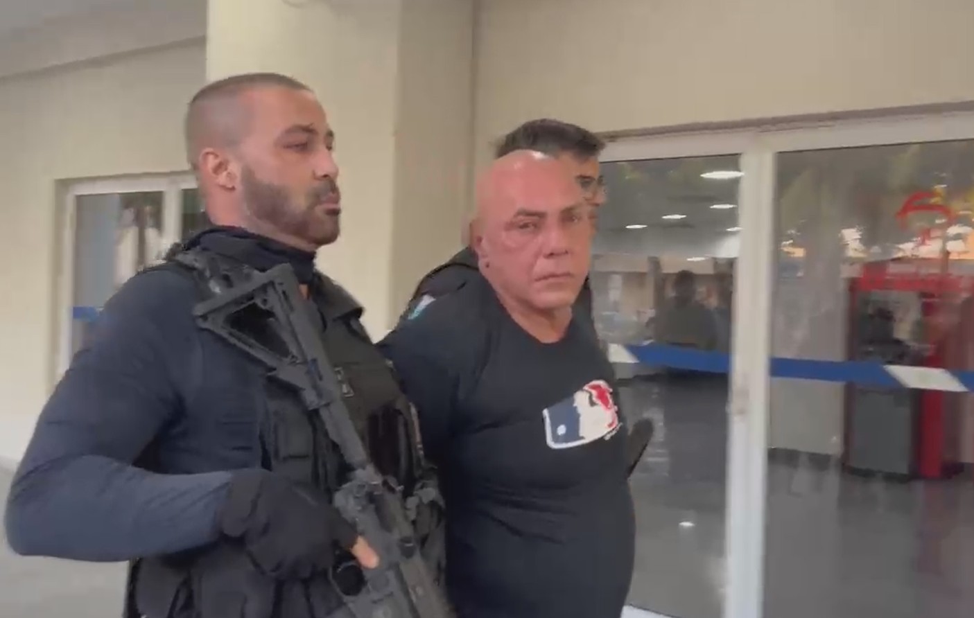 Celsinho da Vila Vintém é preso; traficante se aliou ao Comando Vermelho para retomar comunidades da milícia, diz polícia