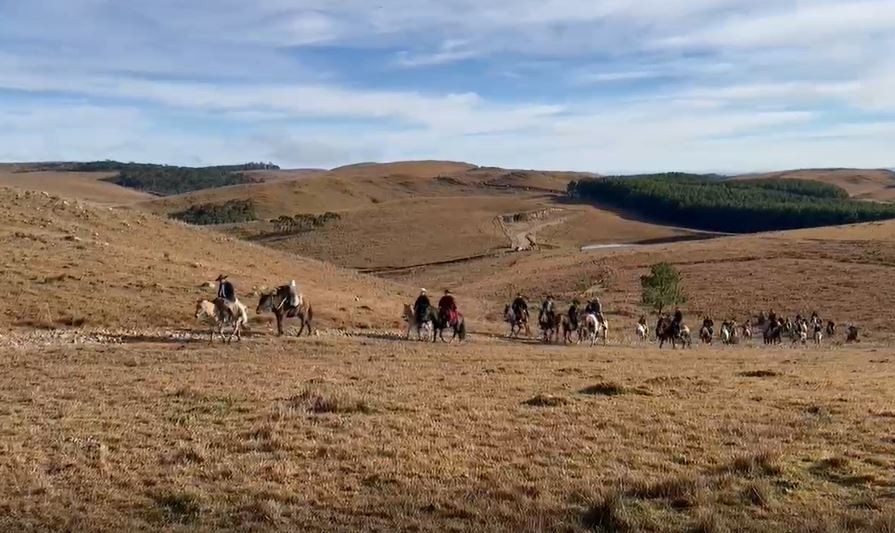 Cavalgada entre cânions marca lançamento de programa para fomentar turismo rural e cultural no RS