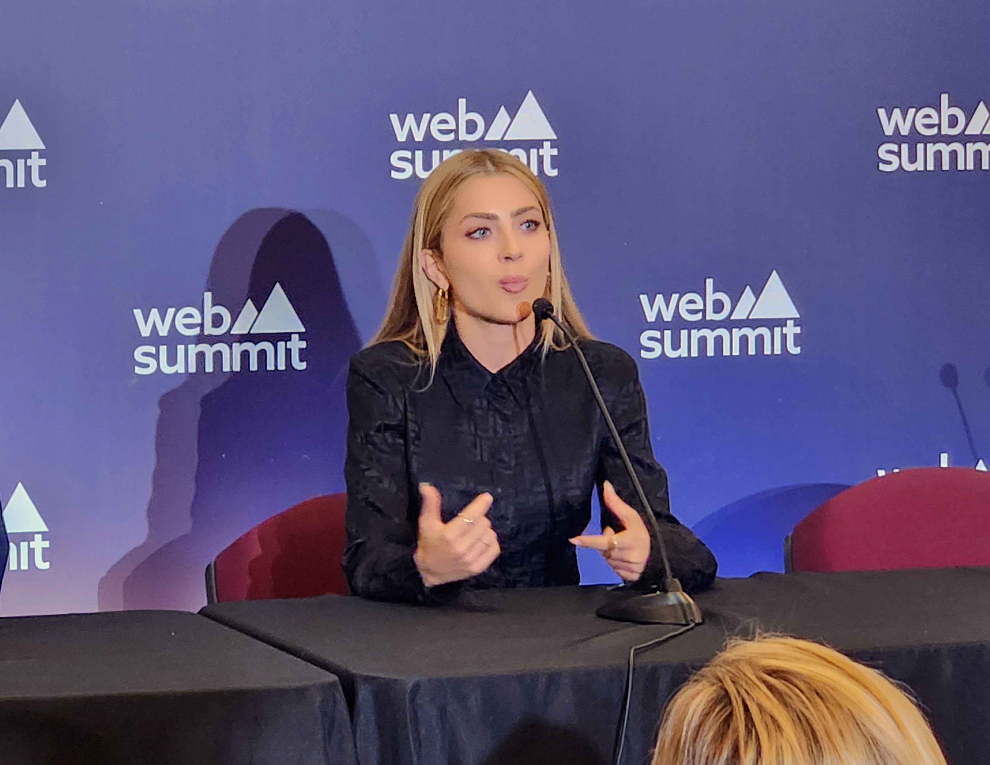 No Web Summit, Jade Picon relaciona atenção à saúde mental com carreira de sucesso: 'Transformou a minha vida'