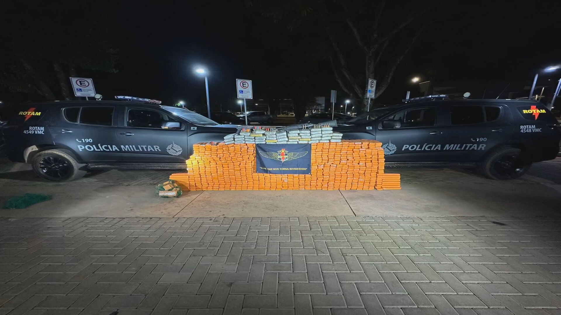Homem é preso com meia tonelada de maconha e armamento pesado no Sol Nascente; veja IMAGENS