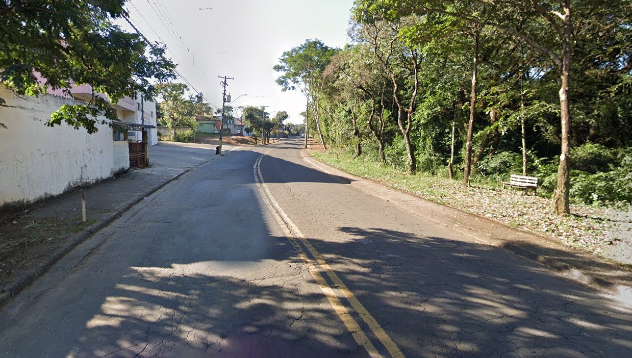 Motociclista fica preso embaixo de ônibus após batida e recusa atendimento em Piracicaba