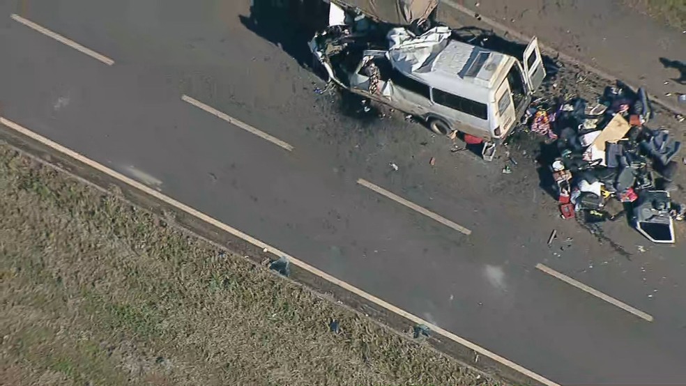 Acidente na BR-020 deixa cinco pessoas mortas e 11 feridas, no Entorno do DF — Foto: TV Globo/Reprodução