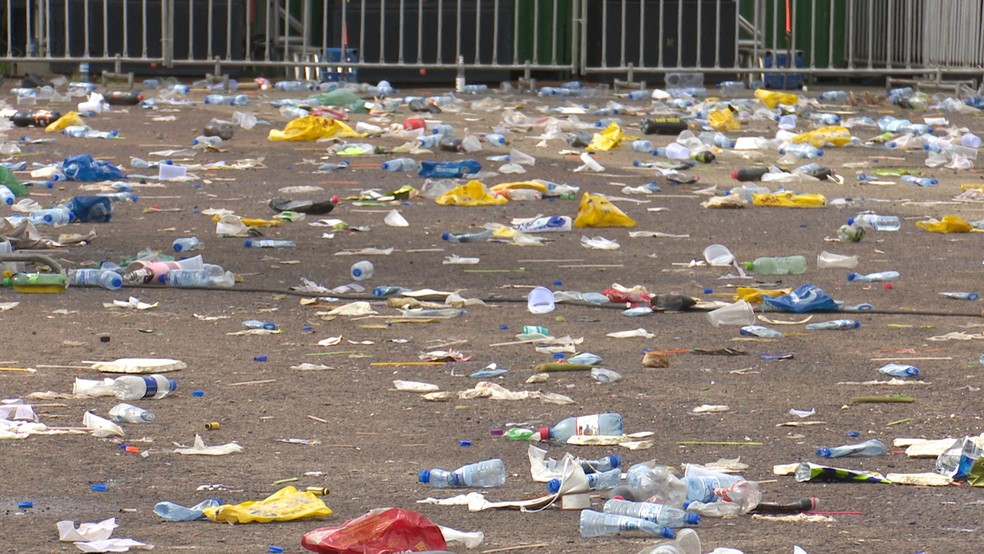 Lixo em Rio Branco após festas de ano novo — Foto: Reprodução/Rede Amazônica Acre