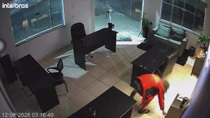 Criminoso quebra vidraça e furta equipamentos de loja em Paraíso do Tocantins