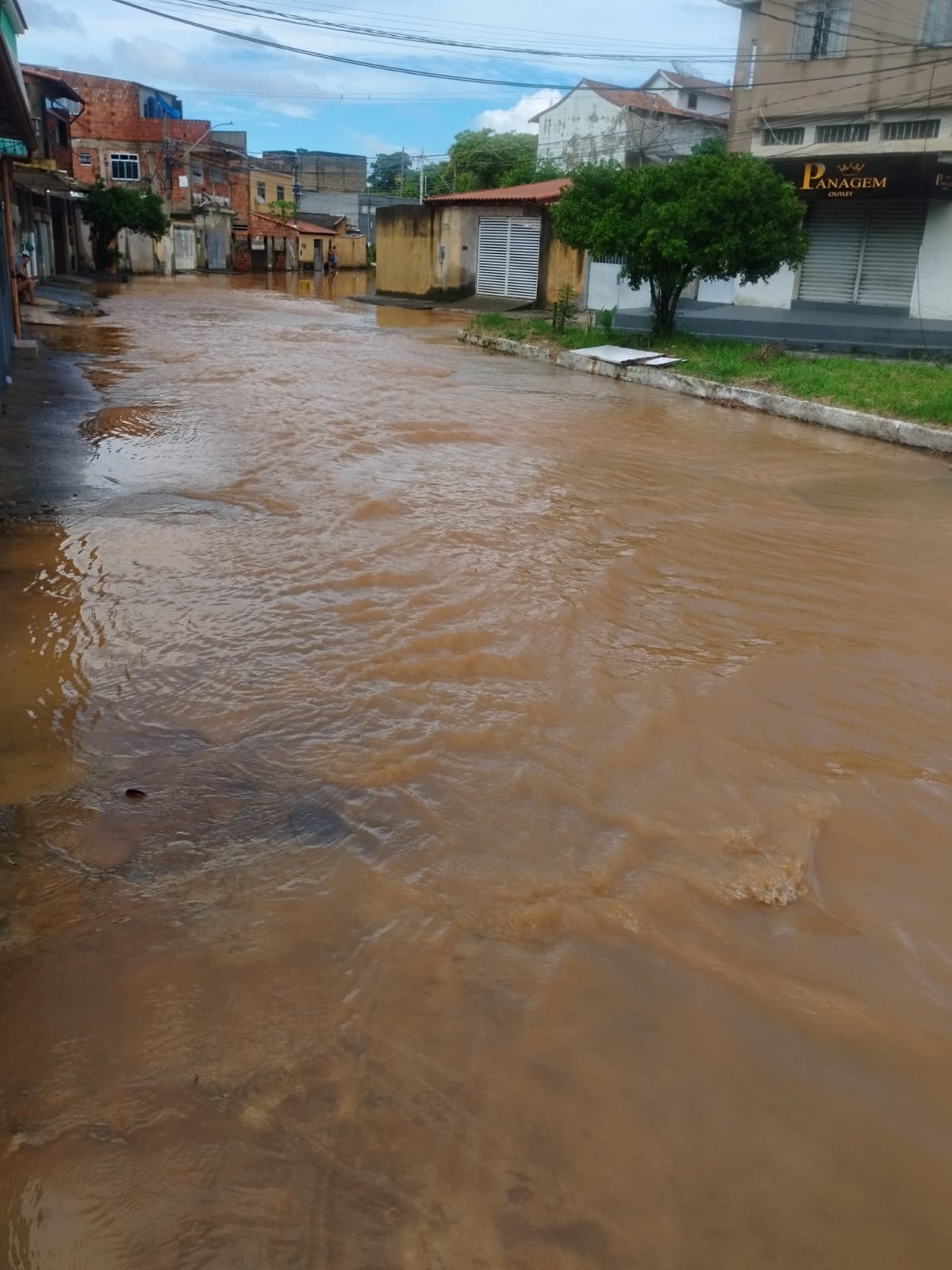 Chuvas fortes causam transtornos em Volta Redonda