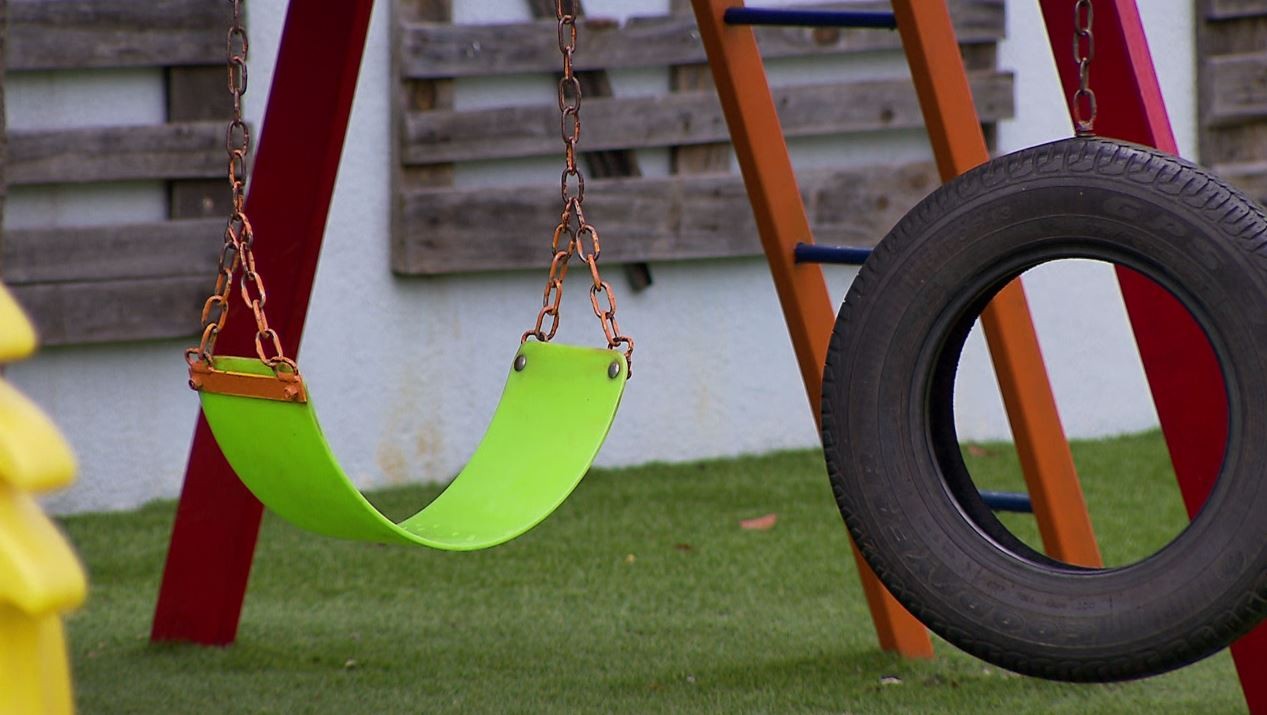 Urgente: Polícia Encontra Homem Dormindo com Criança em Curitiba em Operação Chocante
