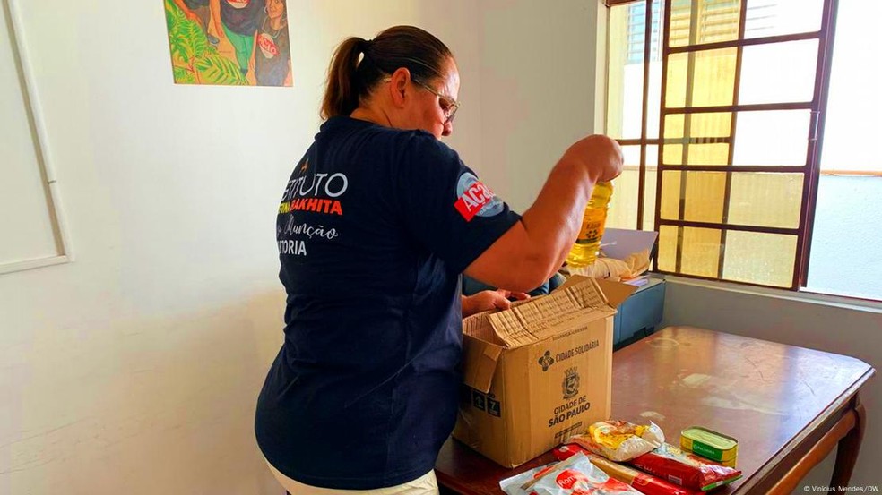 Doações são fundamentais para a alimentação de famílias mais carentes — Foto: Vinícius Mendes/DW