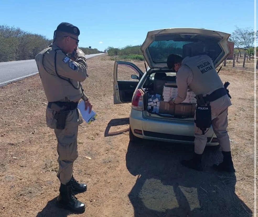 Cerca de 110 mil cigarros sem notas fiscais são apreendidos no oeste da Bahia — Foto: Divulgação/Polícia Militar