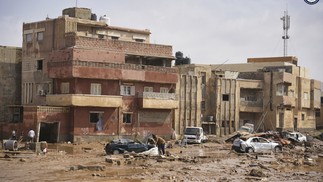 Destruição na cidade de Derna, na Líbia, após fortes enchentes — Foto: Governo da Líbia via AP