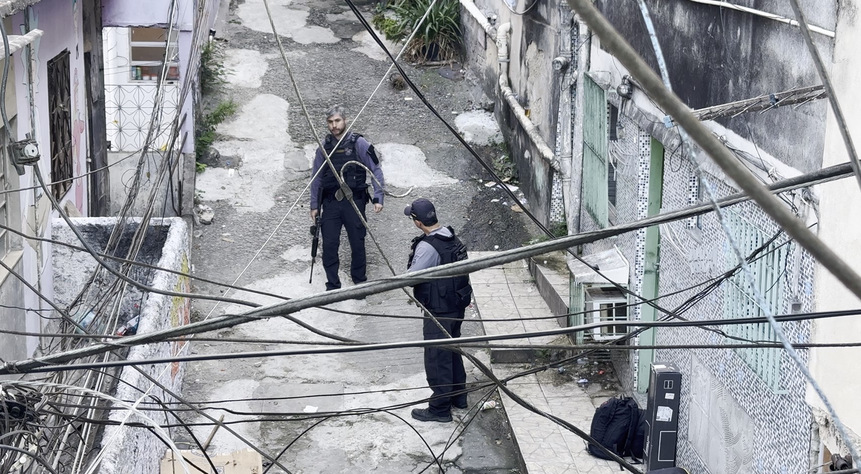 Polícia Civil faz perícia onde office-boy morreu baleado durante festa junina
