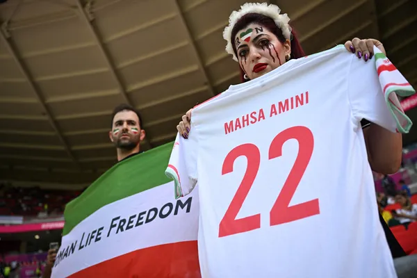Técnico do Irã critica protestos de torcedores em estádio: Não