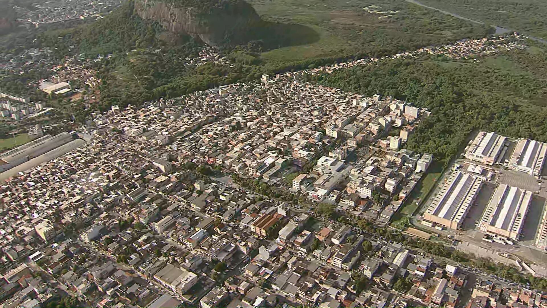 Tiroteio deixa dois feridos na Gardênia Azul, Zona Oeste do Rio