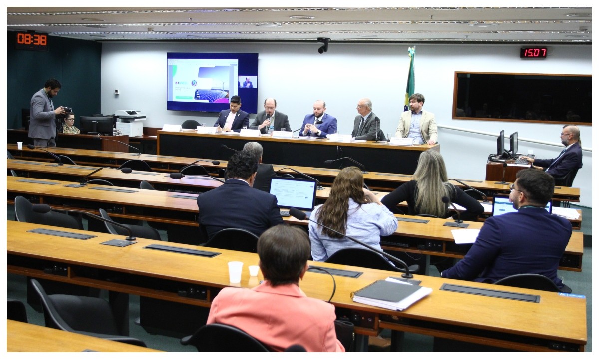 Audiência na Câmara dos Deputados discute problemas em fornecimento de energia elétrica no Amazonas