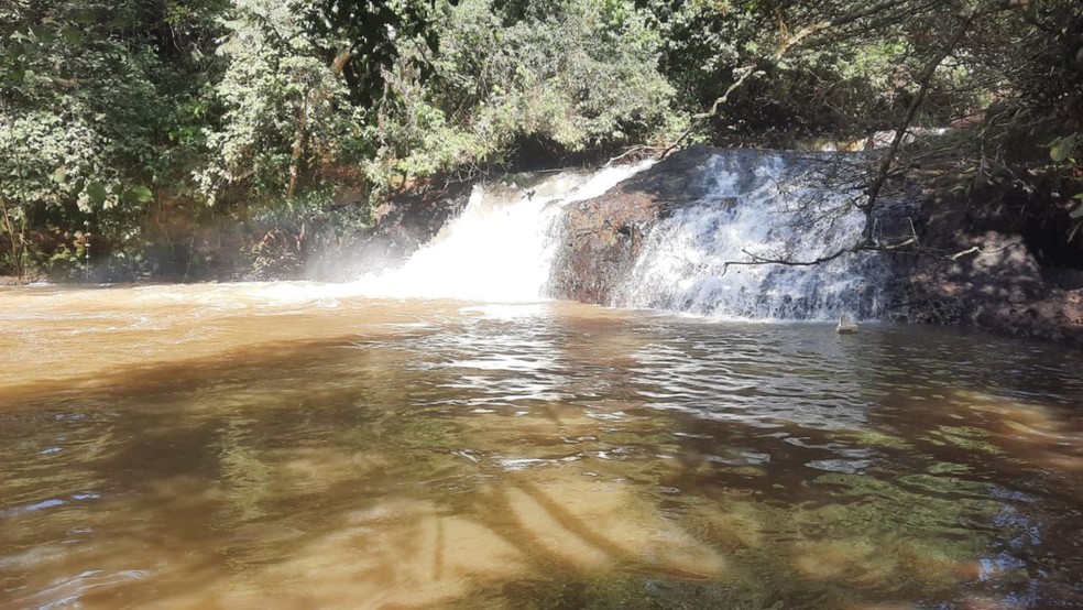 Afogamento aconteceu ap&oacute;s v&iacute;tima realizar salto na cachoeira Ribeir&atilde;o  &mdash; Foto: Corpo de Bombeiros/Divulga&ccedil;&atilde;o