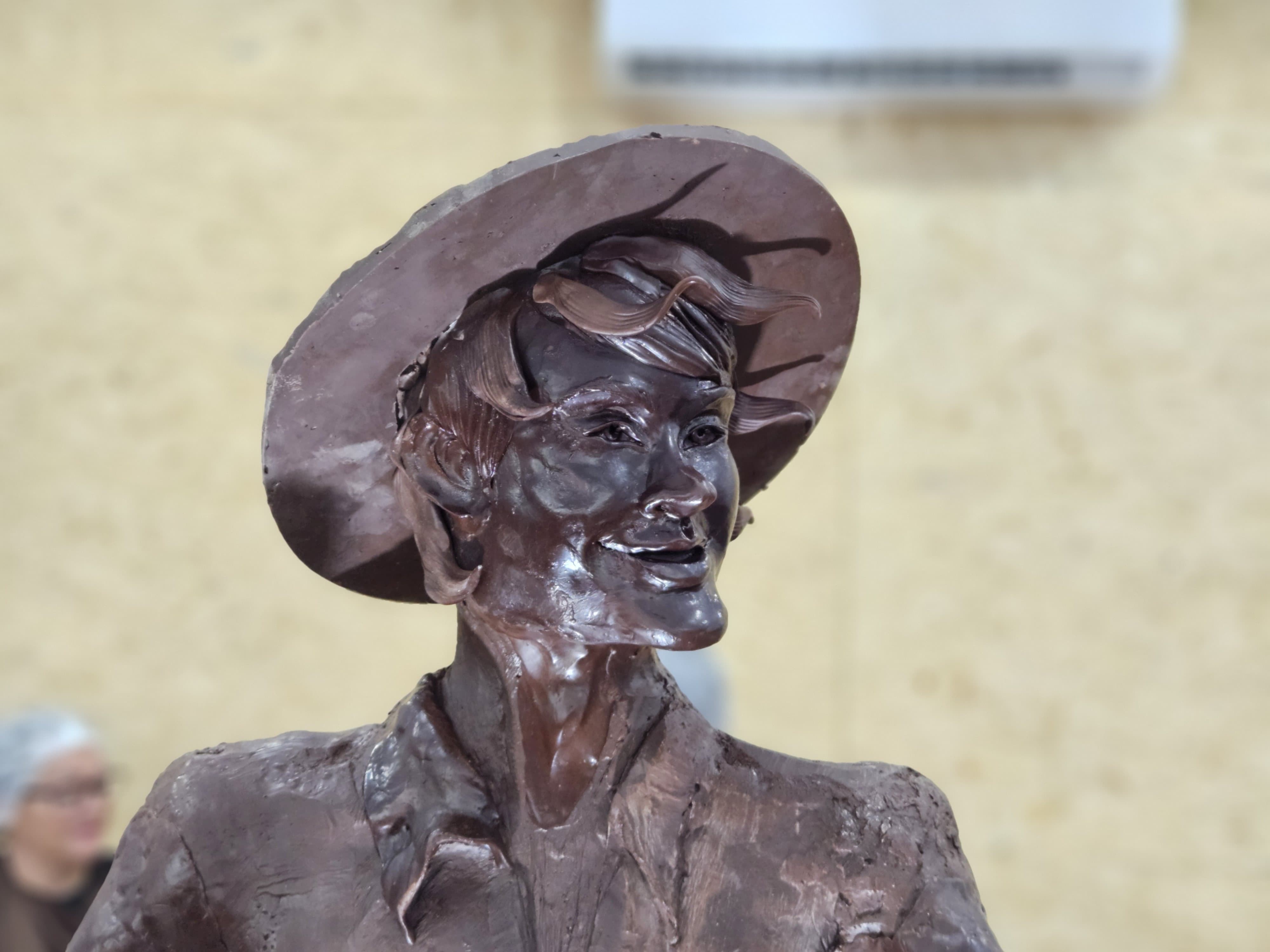 Confeiteiro faz escultura com 170 kg de chocolate em tempo real na Rondônia Rural Show 